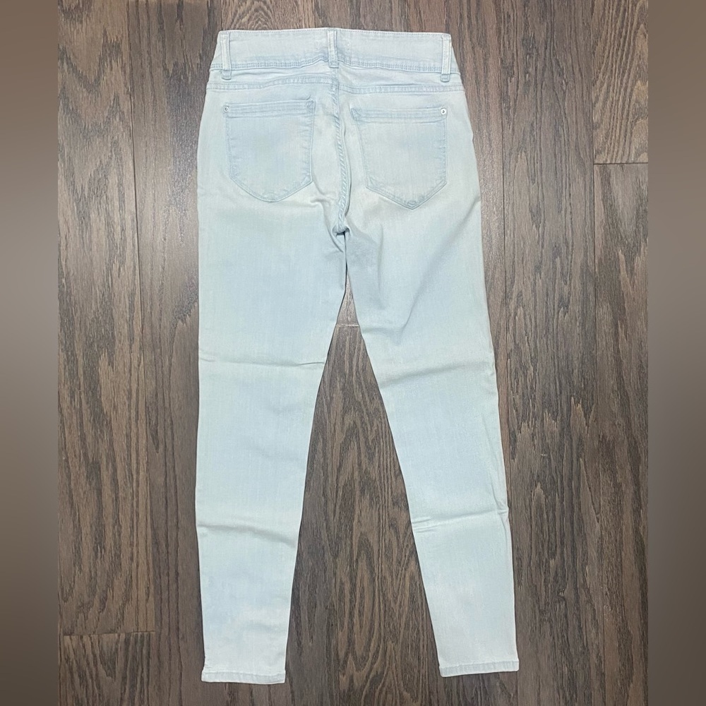 Kensie Light Wash Skinny Jeans - Picture 6 of 8